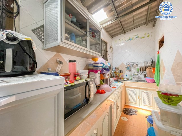 *****ทาวน์เฮ้าส์มือสองย่านนนทบุรี ม.บัวทองเคหะ กาญจนาภิเษก บนเนื้อที่เกือบ 17 ตร.ว. ฟังก์ชัน 2 ห้องนอน 1 ห้องน้ำ 1 ที่จอดรถ บ้านอบอุ่น เหมาะทำการค้า เชื่อมต่อถ.บางกรวย-ไทรน้อย, ถ.กาญจนาภิเษก, ถ.ชัยพฤกษ์ ใกล้รถไฟฟ้าสายสีม่วง "สถานีคลองบางไผ่" รีบจับจองเลย!